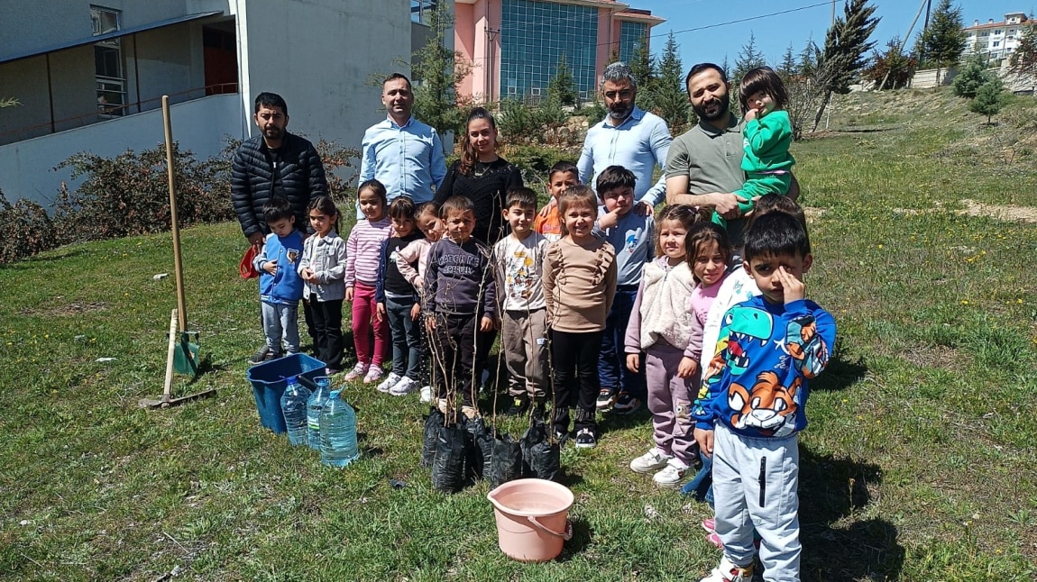 İLKBAHAR FİDAN DİKİMİ ETKİNLİĞİMİZ